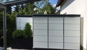 Moderner Terrassenschrank als Sichtschutz