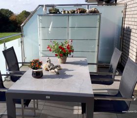 schrank-balkon.jpg
