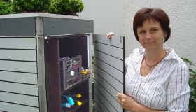 Der schmale Terrassenschrank mit integriertem regalsystem