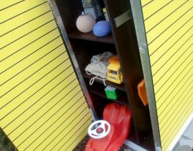 Spielzeugschrank für den Außenbereich