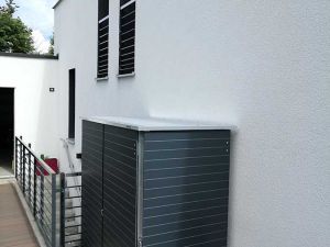 TR ; GH ; AG Der Geräteschrank aus Kunststoff für den Garten
