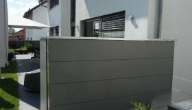 Tx ; GH ; MG ; Terrassen Trennwand aus HPL mit Schrank