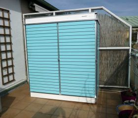 Terrassenschrank aus Kunststoff und Metall