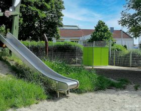 kita_geraetehaus_unterstand.jpg