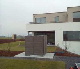 Schweizer Wohnanlage mit modernem Gartenhaus