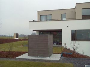 Schweizer Wohnanlage mit modernem Gartenhaus