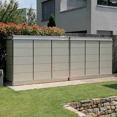 Ein Gartenschrank als Sichtschutz zum Nachbarn