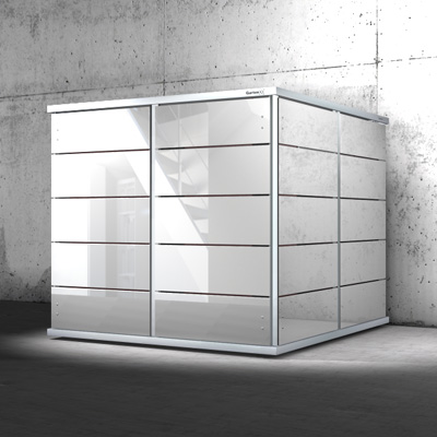 kleines Design Gartenhaus aus Glas und Metall